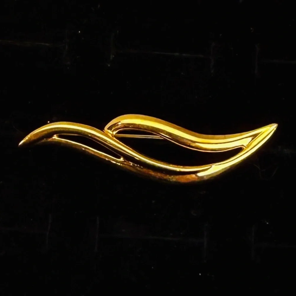 Vintage Monet Goldtone Wave Brooch